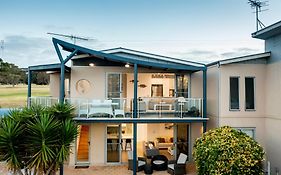 Shearwaters Apartment Waterfront Accomodation